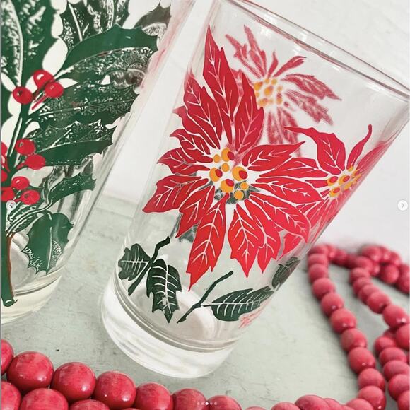 Vintage Christmas Glasses Tumblers Poinsettia Holly Berry Peanut Butter PAIR - Picture 3 of 5